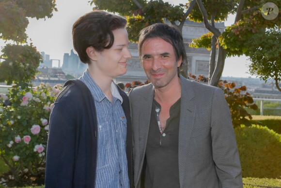 Exclusif - Samuel Benchetrit et son fils Jules - Personnalités sur la terrasse Publicis lors du 4ème Champs Elysées Film Festival à Paris. Le 13 juin 2015