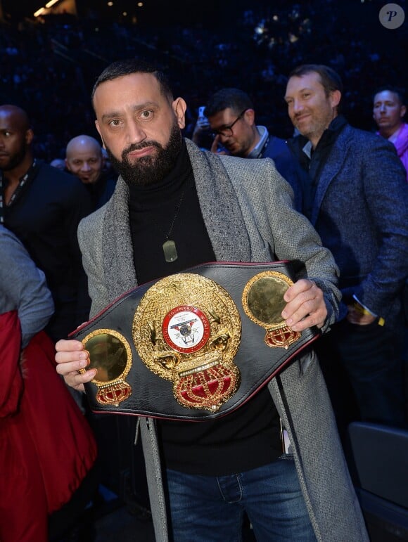Cyril Hanouna ( pose avec la ceinture de champion de boxe ) lors du gala de boxe Univent à l'AccorHotels Arena de Paris pour le championnat du monde WBA le 15 novembre 2019. © Veeren / Bestimage