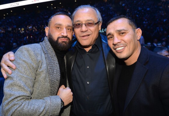 Cyril Hanouna, Louis Acariès et Brahim Asloum lors du gala de boxe Univent à l'AccorHotels Arena de Paris pour le championnat du monde WBA le 15 novembre 2019. © Veeren / Bestimage