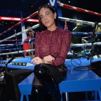 Agathe Auproux sexy en cuissardes face à Tina Kunakey pour une soirée boxe