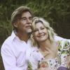 Olivia Newton-John et son mari John Easterling discutent sur la scène lors d'un séminaire sur le cannabis à Portland et montrent des photos personnelles sur un écran à Los Angeles, le 16 novembre 2019