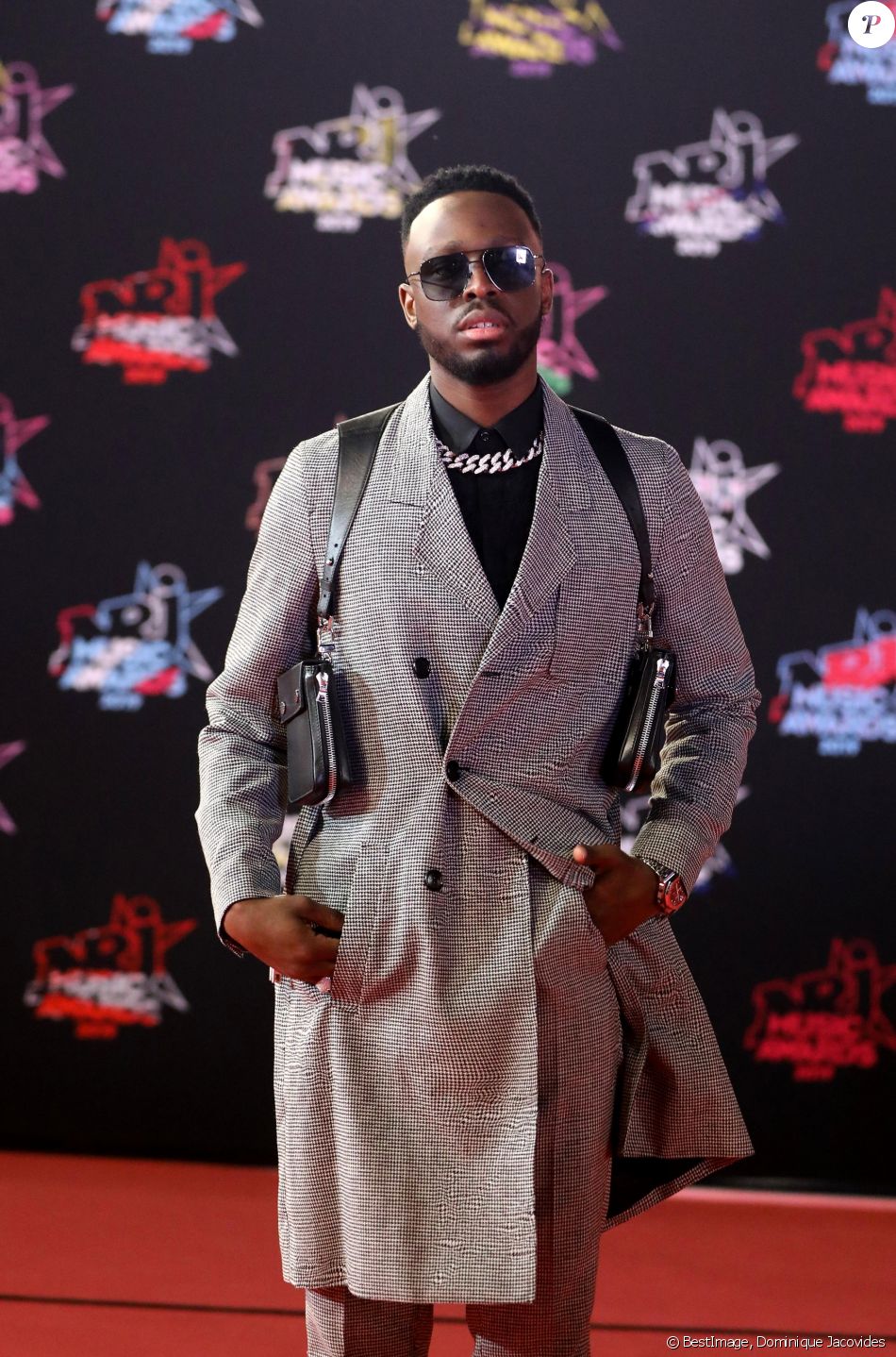 https//static1.purepeople.com/articles/4/36/17/84/@/5207684,dadju,21eme,edition,des,nrj,music,awar,950x0,2