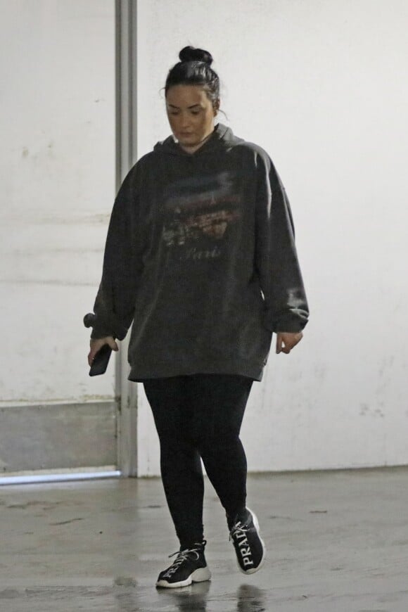 Exclusif - Demi Lovato à la sortie de son cours de gym à Los Angeles. Il y a plus d'un mois, Demi Lovato a dû être emmenée d'urgence à l'hôpital après avoir fait une overdose. Elle va devoir être surveillée de près pendant plusieurs mois afin de ne pas replonger dans la drogue. Aujourd'hui, la chanteuse semble aller mieux. Le 1er mars 2019