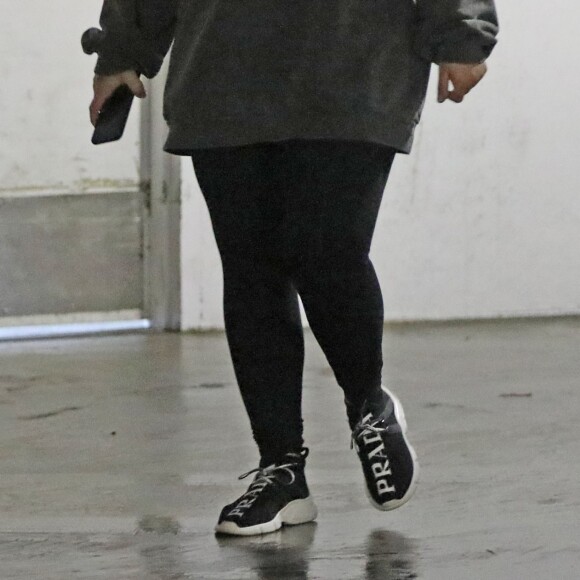 Exclusif - Demi Lovato à la sortie de son cours de gym à Los Angeles. Il y a plus d'un mois, Demi Lovato a dû être emmenée d'urgence à l'hôpital après avoir fait une overdose. Elle va devoir être surveillée de près pendant plusieurs mois afin de ne pas replonger dans la drogue. Aujourd'hui, la chanteuse semble aller mieux. Le 1er mars 2019