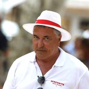 Jean-Marie Bigard lors du trophée de pétanque "Sénéquier 209" sur la place des Lices à Saint-Tropez, Côte d'Azur, France, le 22 août 2019. Une place provençale typique, de la pétanque, des people, voici le cadre prometteur du trophée Sénéquier, le célèbre café de Saint-Tropez, organisé avec le concours de la Ville. Cet évènement réunit les meilleurs joueurs mondiaux.22/08/2019 - Saint-Tropez