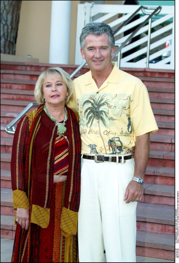 Patrick Duffy et sa femme Carlyn Rosser pendant le Festival de Télévision de Monte-Carlo, le 4 juillet 2002.