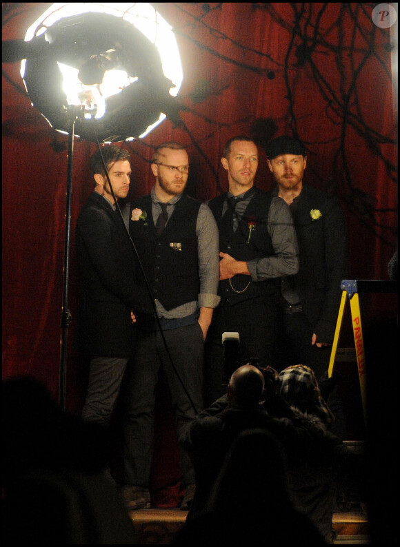 Coldplay sur le tournage de leur nouveau clip à Londres, le 25 novembre 2011. Credit: O'Rourke/GoffPhotos.com