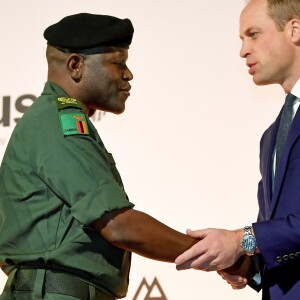 Le prince William, duc de Cambridge, remet les prix lors des Tusk Conservation Awards au cinéma Empire à Londres le 21 novembre 2019.