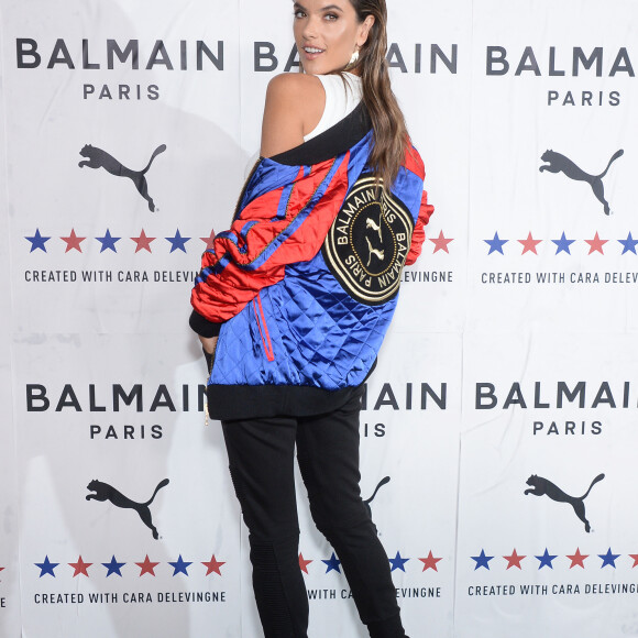 Alessandra Ambrosio assiste à la soirée de lancement de la collaboration "Puma x Balmain" à Los Angeles, le 21 novembre 2019.