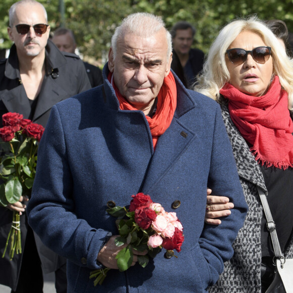 Michel Fugain - Obsèques de Maurane en l'église Notre-Dame des Grâces à Woluwe-Saint-Pierre en Belgique le 17 mai 2018.