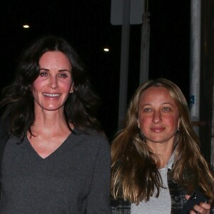 Exclusif - Courteney Cox sort du restaurant Giorgio Baldi avec Jennifer Meyer à Santa Monica, Los Angeles, le 22 novembre 2019.