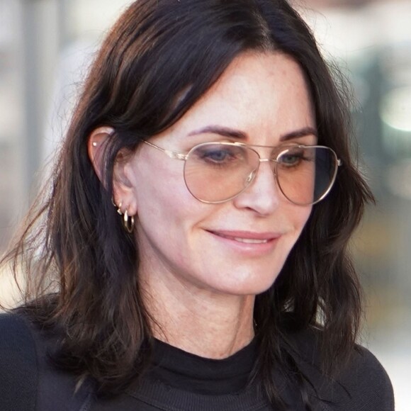 Exclusif - Courteney Cox à l'aéroport de Heathrow à Londres le 17 octobre 2019.