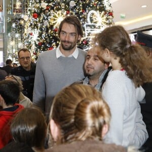 Exclusif - Camille Lacourt inaugure les illuminations de Noël à Westfield Velizy 2, Velizy le 23 Novembre 2019 © Marc Ausset-Lacroix / Bestimage