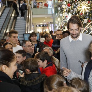 Exclusif - Camille Lacourt inaugure les illuminations de Noël à Westfield Velizy 2, Velizy le 23 Novembre 2019 © Marc Ausset-Lacroix / Bestimage