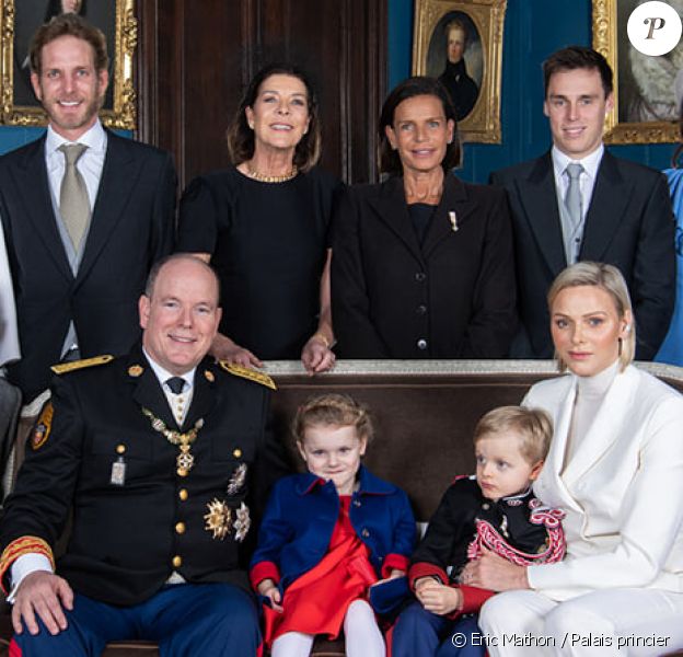 Charlene Et Albert De Monaco Rare Photo De Famille Au Palais Quasi Au Complet Purepeople