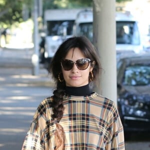 Camila Cabello se promène à Los Angeles, le 6 novembre 2019.