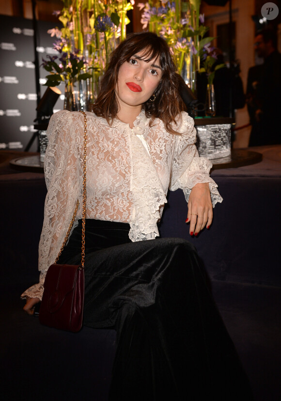 Jeanne Damas - Remise des GQ Awards "Les Femmes et les Hommes de l'année 2019" à l'hôtel de Crillon à Paris, le 26 novembre 2019. © Veeren/Bestimage