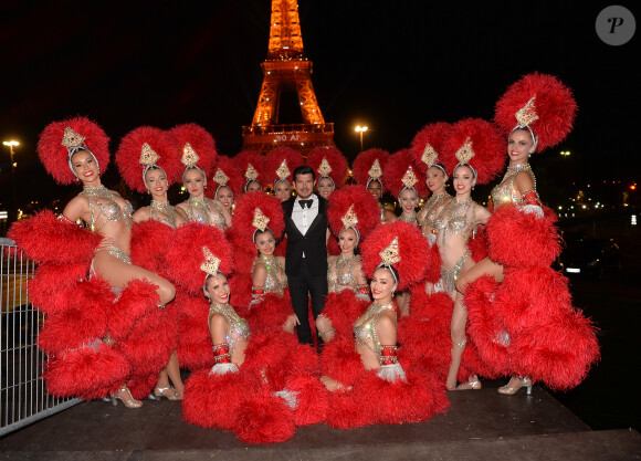Exclusif - Vincent Niclo et les danseuses du Moulin Rouge - Backstage du concert anniversaire des 130 ans de la Tour Eiffel à Paris, qui sera diffusé le 26 octobre sur France 2. Le 2 octobre 2019. © Perusseau-Veeren/ Bestimage
