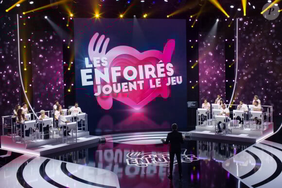 Exclusif - Nikos Aliagas, Amel Bent, Laure Pester (Lorie), Michael Youn, Mimie Mathy, Gérard Jugnot, Zazie, Claudio Capéo, Patrick Fiori, Kad Merad, Liane Foly, Jenifer Bartoli, Slimane, Patrick Bruel, Christophe Willem - Enregistrement de l'émission "Les enfoirés jouent le jeu", qui sera diffusée le 30 novembre en prime time sur TF1. Le 18 novembre 2019 © Cyril Moreau / Bestimage