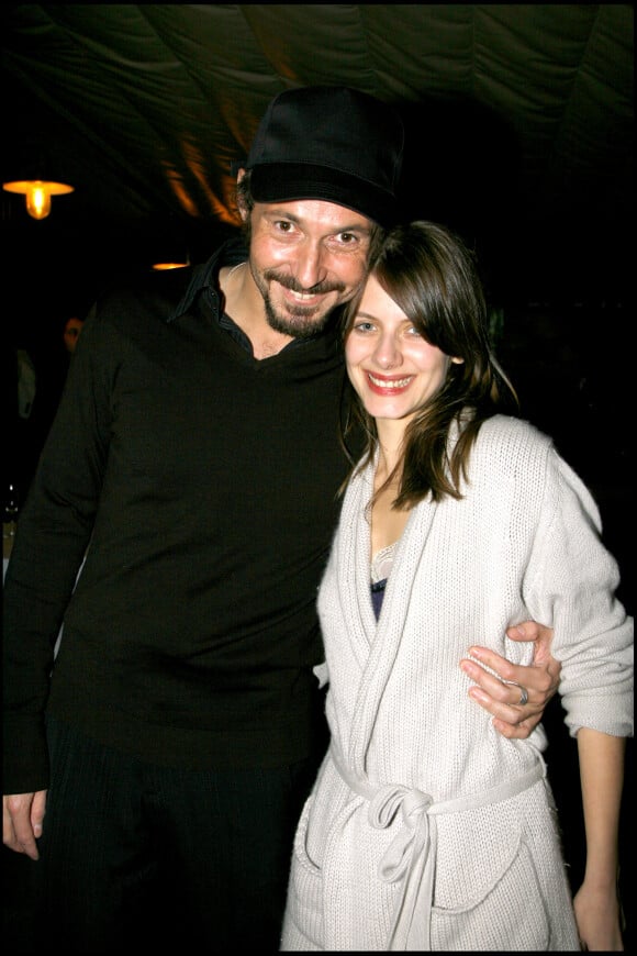 Mélanie Laurent et son compagnon Julien Boisselier à Paris en 2006.