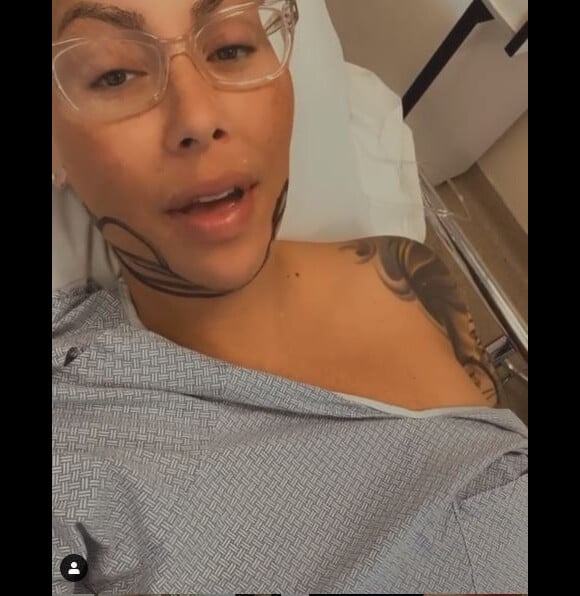Amber Rose partage son opération de chirurgie esthétique à ses followers le 28 novembre 2019.