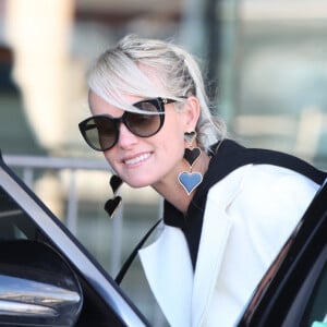 Laeticia Hallyday arrive à l'aéroport Roissy CDG le 19 novembre 2019.