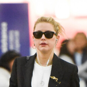 Exclusif - Amber Heard traverse l'aéroport JFK à New York le 10 octobre 2019. 10/10/2019 - New York