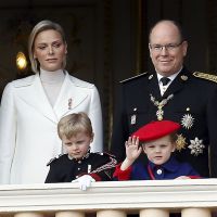 Albert et Charlene de Monaco : Nouveau portrait officiel avec les enfants