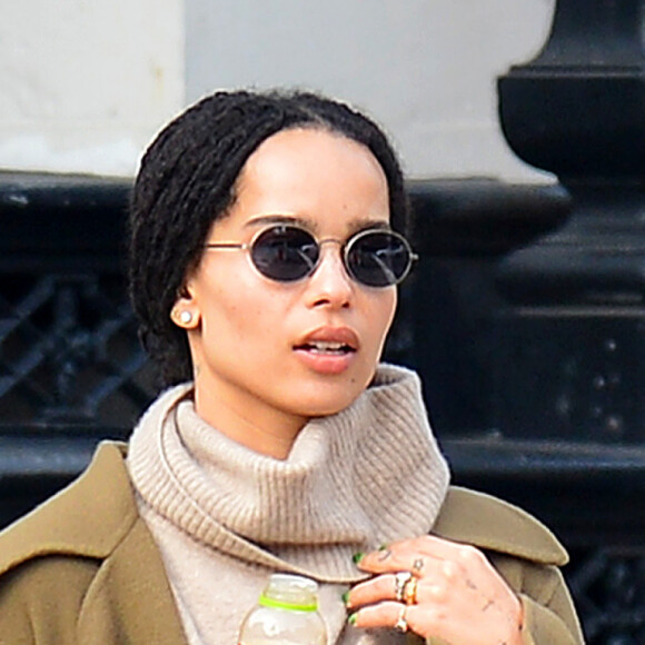 Exclusif - Zoe Kravitz a été aperçue avec un ami dans les rues de New York, le 13 novembre 2019.