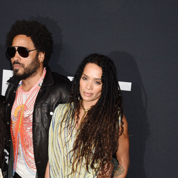 Zoë Kravitz et ses parents Lenny Kravitz et Lisa Bonet - People au défilé Saint-Laurent à Hollywood le 10 février 2016.