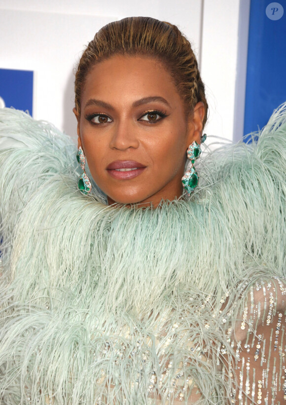 Beyoncé Knowles - Photocall des MTV Video Music Awards 2016 au Madison Square Garden à New York. Le 28 août 2016 © Nancy Kaszerman / Zuma Press / Bestimage
Peu de gens se souviennent de son passé, mais Beyoncé (en plus d'être invitée régulièrement sur le plateau de la Star Ac') a fait un feat avec Rohff avec les Destiny's Child, et avec IAM. 