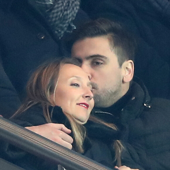 Audrey Lamy et son compagnon Thomas Sabatier - People au match de Ligue des Champions Psg - Ludogorets au Parc des Princes à Paris le 6 décembre 2016 © Cyril Moreau/Bestimage