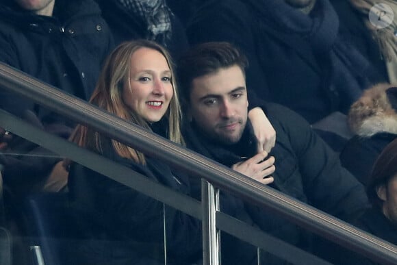 Audrey Lamy et son compagnon Thomas Sabatier - People au match de Ligue des Champions Psg - Ludogorets au Parc des Princes à Paris le 6 décembre 2016. © Cyril Moreau/Bestimage