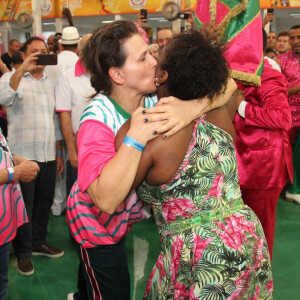 Juliette Binoche en répétition dans l'école de Samba de Mangueira à Rio de Janeiro au Brésil, le 1er décembre 2019