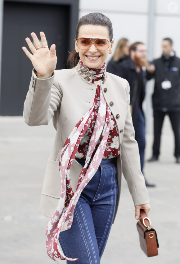 Juliette Binochhe à la sortie du défilé de mode prêt-à-porter automne-hiver 2019/2020 de la maison Chloé à Paris. le 28 février 2019