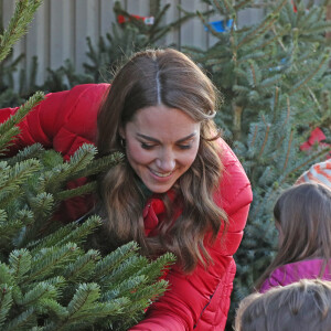 Kate Middleton a participé aux activités caritatives de Noël avec les familles et les enfants lors de sa visite à la "Peterley Manor Farm" à Buckinghamshire. Le 4 décembre 2019