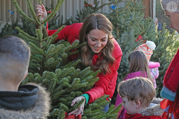 Kate Middleton a participé aux activités caritatives de Noël avec les familles et les enfants lors de sa visite à la "Peterley Manor Farm" à Buckinghamshire. Le 4 décembre 2019