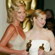 Charlize Theron et Renée Zellweger aux Oscars en 2004.
