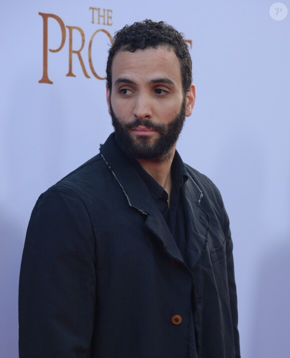 Marwan Kenzari à la première de "The Promise" au théâtre TCL à Hollywood, le 12 avril 2017.