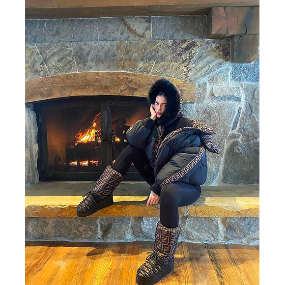 Kylie Jenner et sa fille Stormi (1 an) en vacances au ski. Le 6 décembre 2019 sur Instagram.