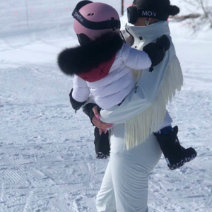 Kylie Jenner et sa fille Stormi (1 an) en vacances au ski. Le 6 décembre 2019 sur Instagram.