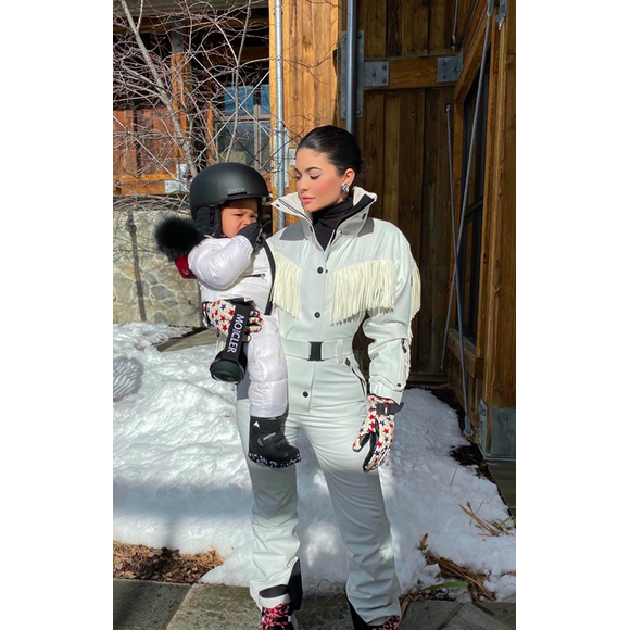 Kylie Jenner et sa fille Stormi (1 an) en vacances au ski. Le 6 décembre 2019 sur Instagram.