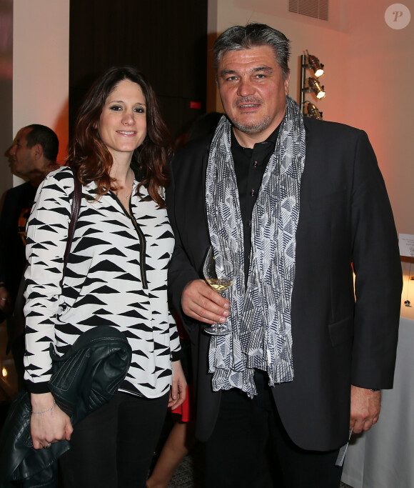 David Douillet avec Vanessa à la 1ère édition des "Plumes d'Or du Vin et de la Gastronomie" au Pavillon Vendôme à Paris, le 19 mai 2016.