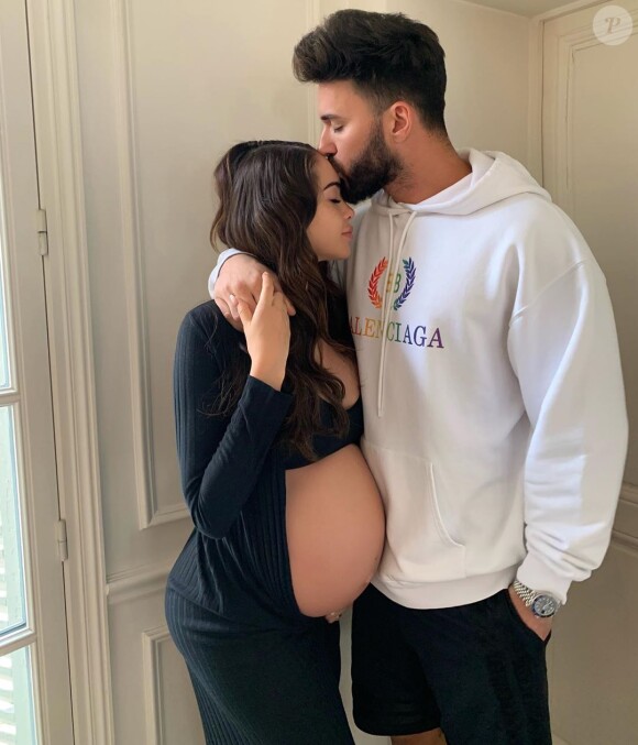Nabilla Benattia enceinte au côté de Thomas Vergara, photo Instagram du 7 octobre 2019