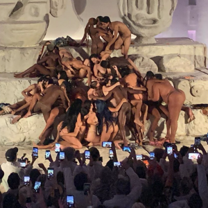 Lourdes Leon, la fille de Madonna, a participé à "Love Different", une performance artistique réalisée par Carlotta Guerrero pour Desigual. Miami, le 6 décembre 2019.
