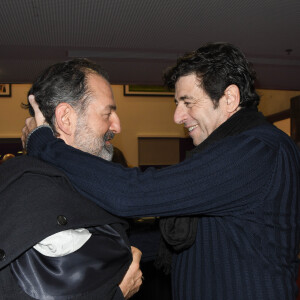 Exclusif - Denis Olivennes et Patrick Bruel - People en backstage lors du premier jour du concert de Patrick Bruel lors de sa tournée "Ce soir on sort..." à Paris La Défense Arena le 6 décembre 2019. © Coadic Guirec/Bestimage