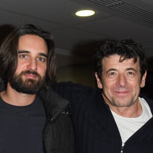 Dimitri Rassam et Patrick Bruel - People en backstage lors du deuxième jour du concert de Patrick Bruel lors de sa tournée "Ce soir on sort..." à Paris La Défense Arena le 7 décembre 2019. © Coadic Guirec/Bestimage