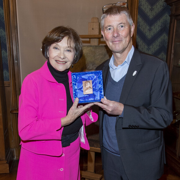 Exclusif - Macha Méril et Stewart Cole lors de la remise du "Prix Georges, Jacques et Elias Canetti" à l'institut Pasteur, le 10 décembre 2019 à Paris. © Pierre Perusseau / Bestimage.
