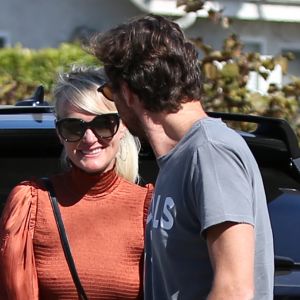 Laeticia Hallyday est allée déjeuner au restaurant MTN Venice avec sa mère Françoise Thibaut, son compagnon Pascal Balland et sa fille Mathilde à Los Angeles, le 19 octobre 2019.