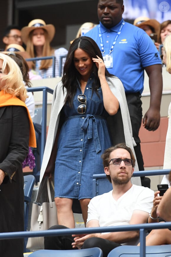 Meghan Markle, duchesse de Sussex, au côté de Anna Wintour, Venus Williams, Patrick Mouratoglou et Alexis Ohanian (le mari de S. Williams) dans les tribunes de la finale femme du tournoi de l'US Open 2019 opposant Serena Williams à Bianca Andreescu (3-6 / 5-7) au Billie Jean King National Tennis Center à New York, le 7 septembre 2019.